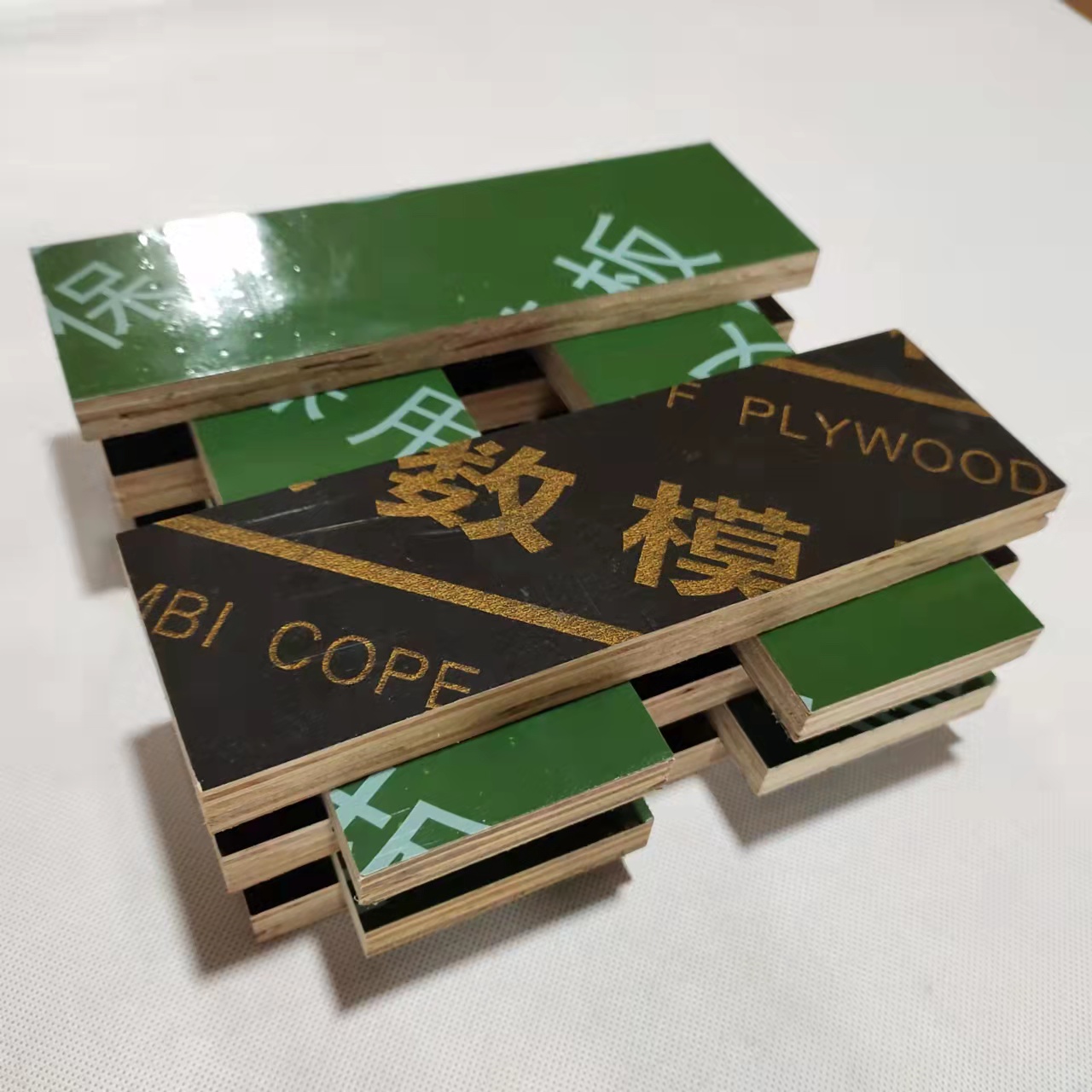 隨著建筑模板加工和生產(chǎn)技術(shù)的不斷創(chuàng)新,建筑模板的種類(lèi)越來(lái)越多 隨著建筑模板加工和生產(chǎn)技術(shù)的不斷創(chuàng)新,建筑模板的種類(lèi)越來(lái)越多